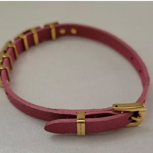MICHAEL KORS BRACELET! Saffiano Leather Pyramid Stud Buckle Bracelet PINK! NWOT - Picture 5 of 5